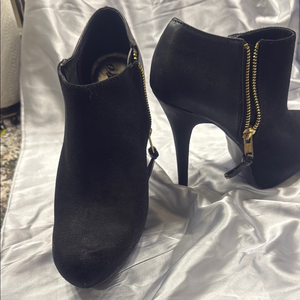 Material Girl Black and Gold Stiletto Heeled Boots